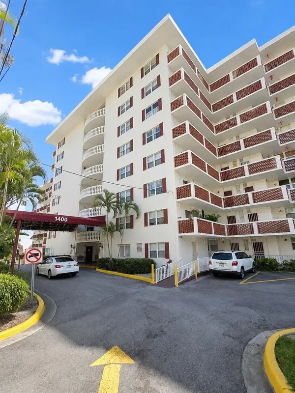 3660 NE 166th St #805, North Miami Beach, FL 33160