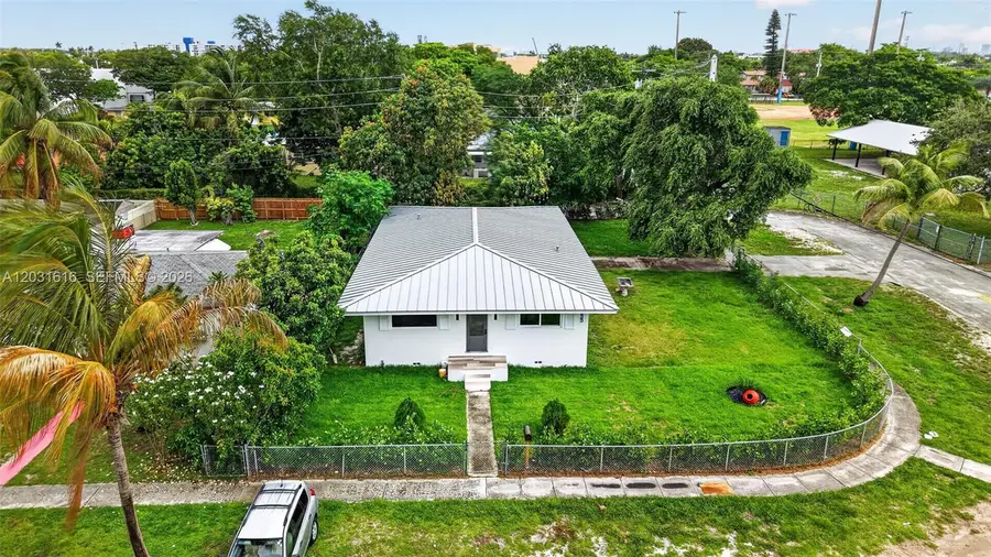 1695 NE 160th St, North Miami Beach, FL 33162 - #2