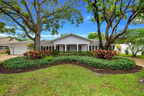 8820 N Lake Dasha Dr, Plantation, FL 33324