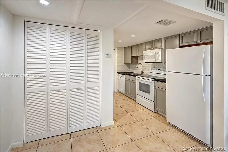 4121 NW 26th St #T14, Lauderhill, FL 33313 - #2