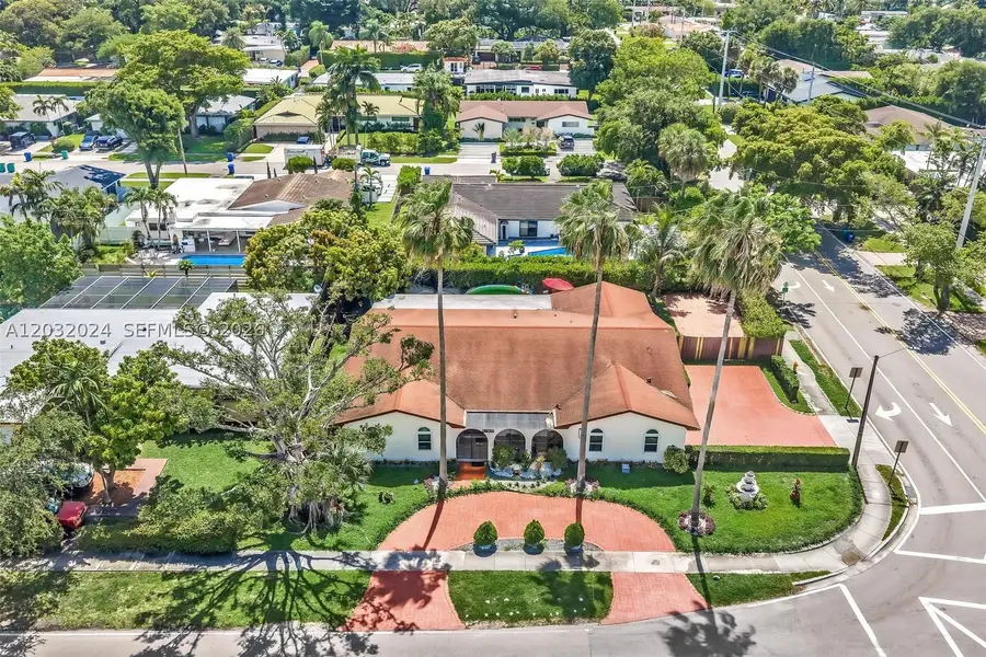 19901 Highland Lakes Blvd, Miami, FL 33179 - #2