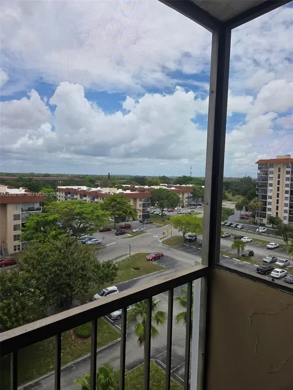 4174 Inverrary Dr #805, Lauderhill, FL 33319