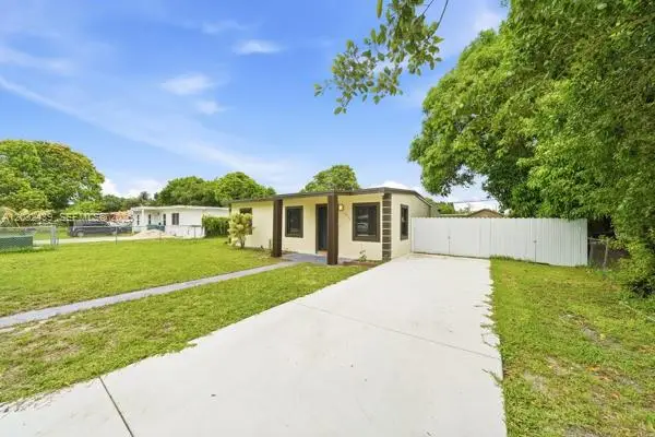 2520 NW 160th St, Miami Gardens, FL 33054 - #1
