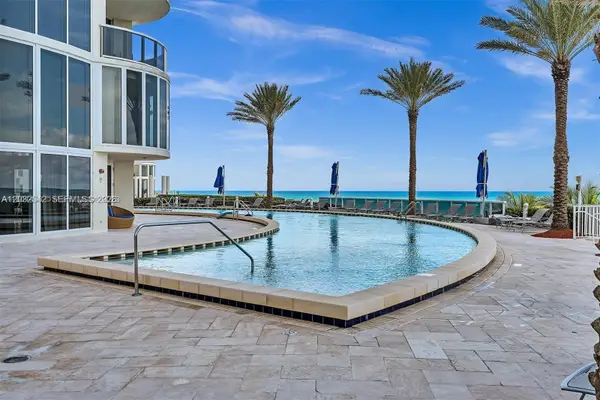 17201 Collins Ave# Den #1203, Sunny Isles Beach, FL 33160