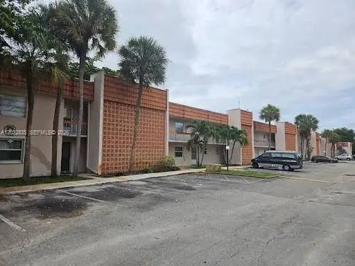 7610 Stirling Rd #104C, Davie, FL 33024