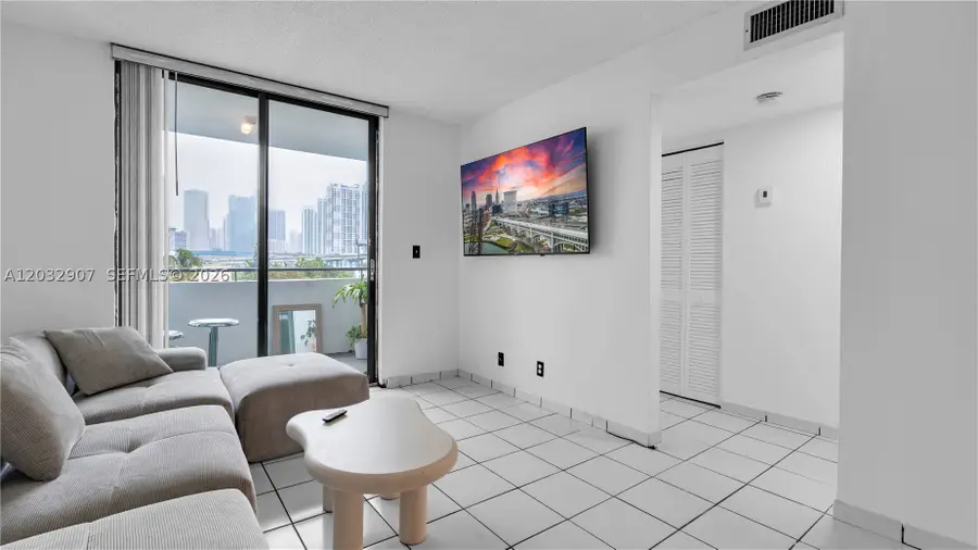 546 SW 1st St #603, Miami, FL 33130 - #3