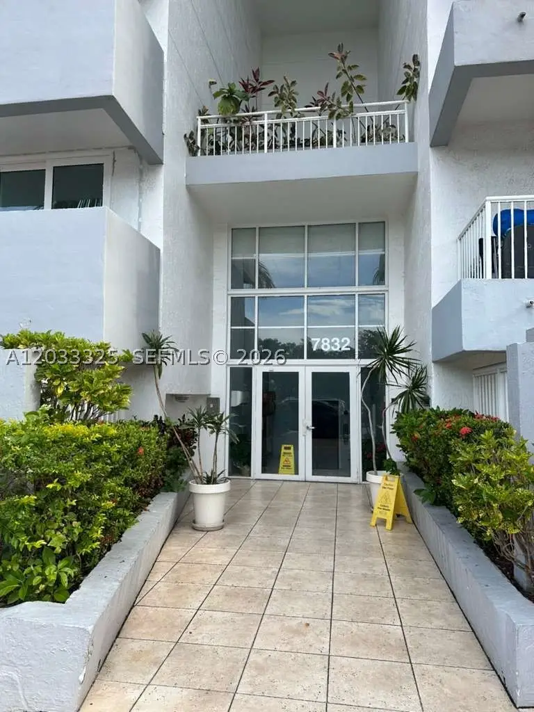 7832 Collins Ave #406, Miami Beach, FL 33141 - #2