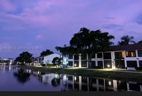 201 Lake Pointe Dr #203, Oakland Park, FL 33309