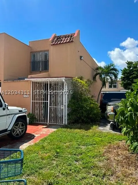 1174 W 40th St #48, Hialeah, FL 33012