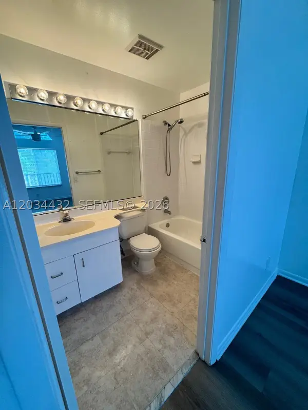 911 Coral Club Dr #911, Coral Springs, FL 33071