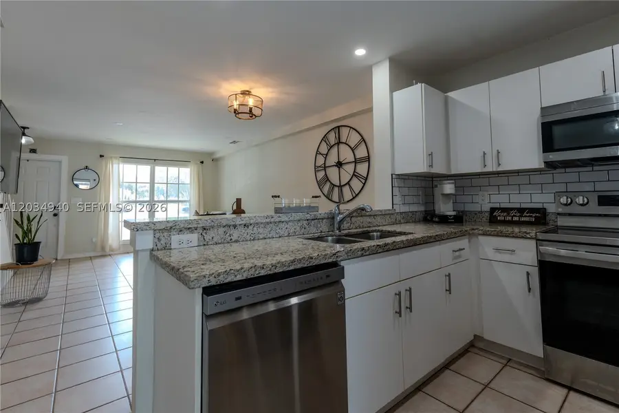 2836 S Edgehill Ln, Hollywood, FL 33026 - #2