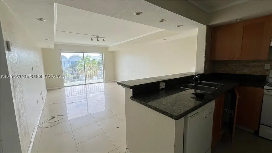 486 NW 165th St Rd #B-606, Miami, FL 33169 - #3