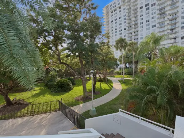 2801 NE 183rd St #202W, Aventura, FL 33160
