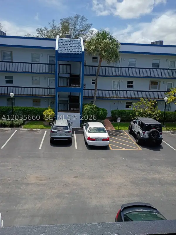 3040 Holiday Springs Blvd #311, Margate, FL 33063