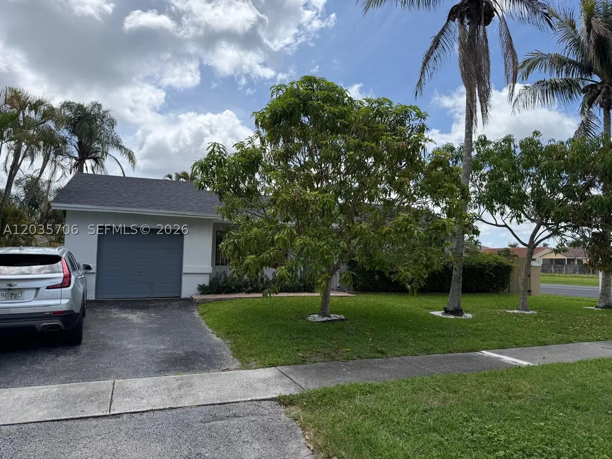 9764 Saddlebrook Dr, Boca Raton, FL 33496 - #1