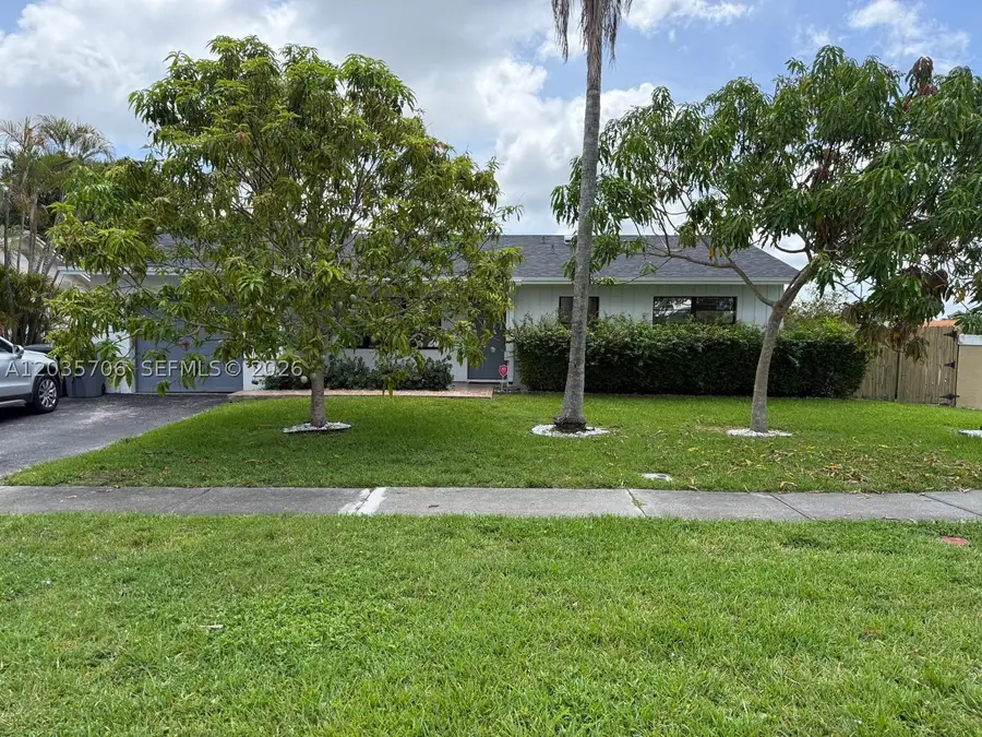 9764 Saddlebrook Dr, Boca Raton, FL 33496 - #2