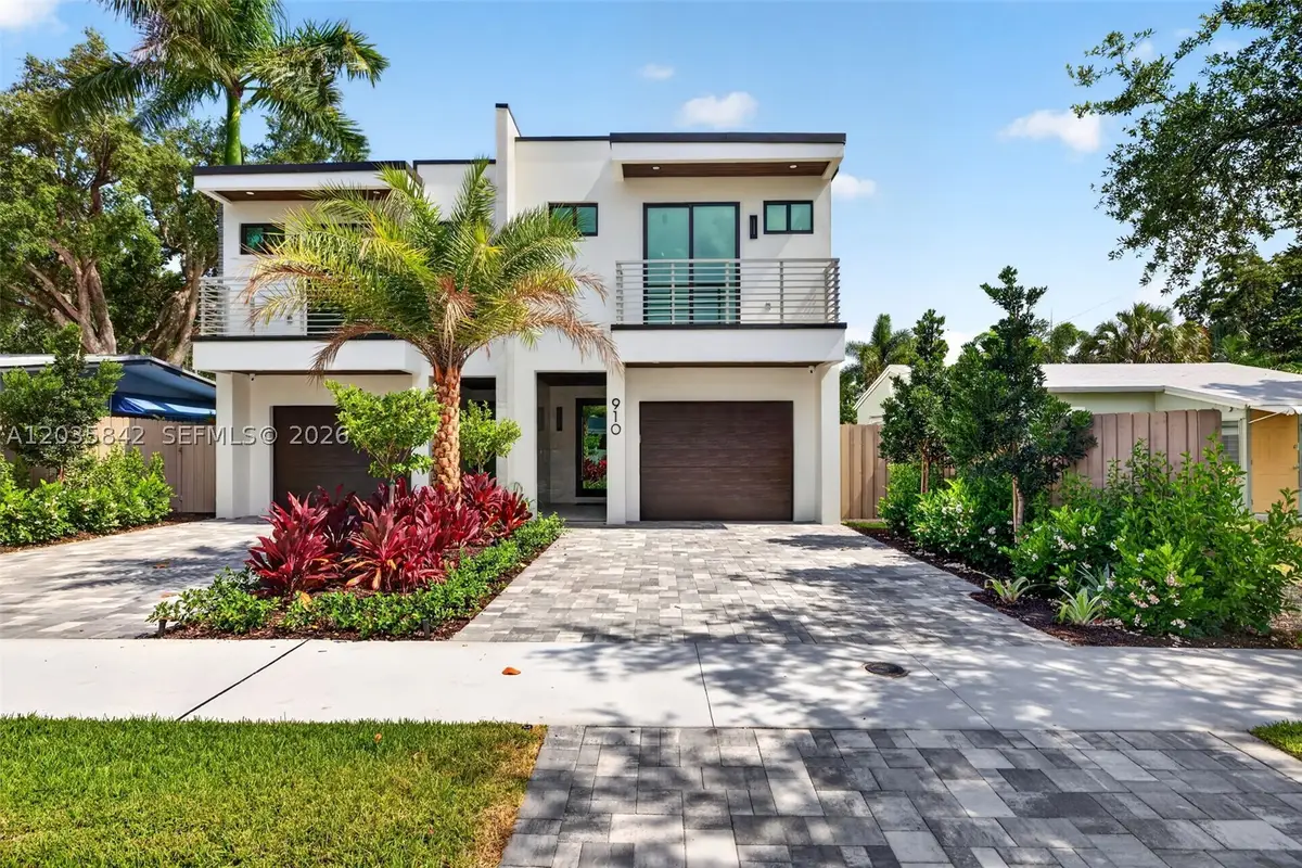 910 SE 13th St, Fort Lauderdale, FL 33316 - #1
