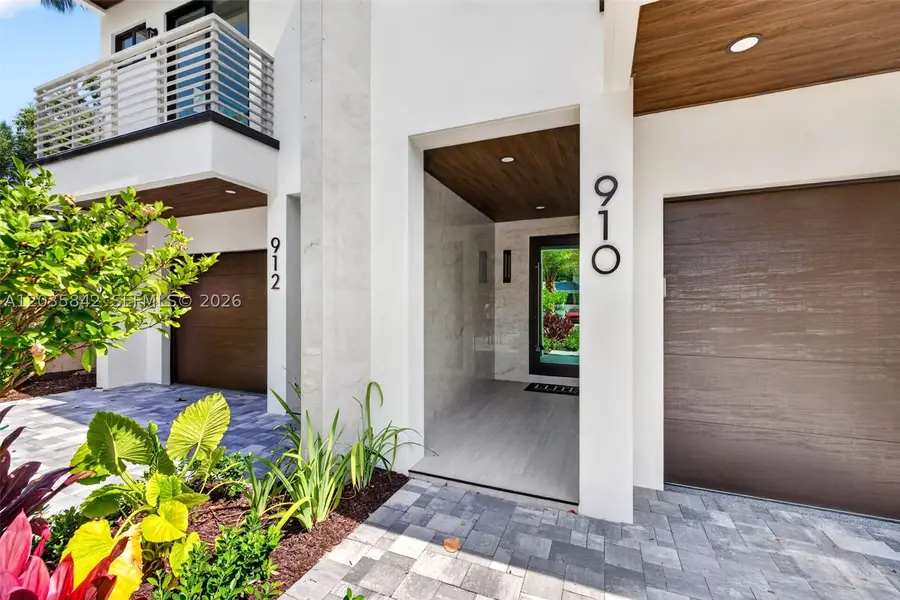 910 SE 13th St, Fort Lauderdale, FL 33316 - #3