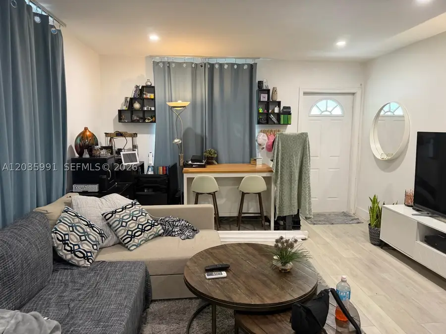 917 NE 10th St, Hallandale Beach, FL 33009 - #2