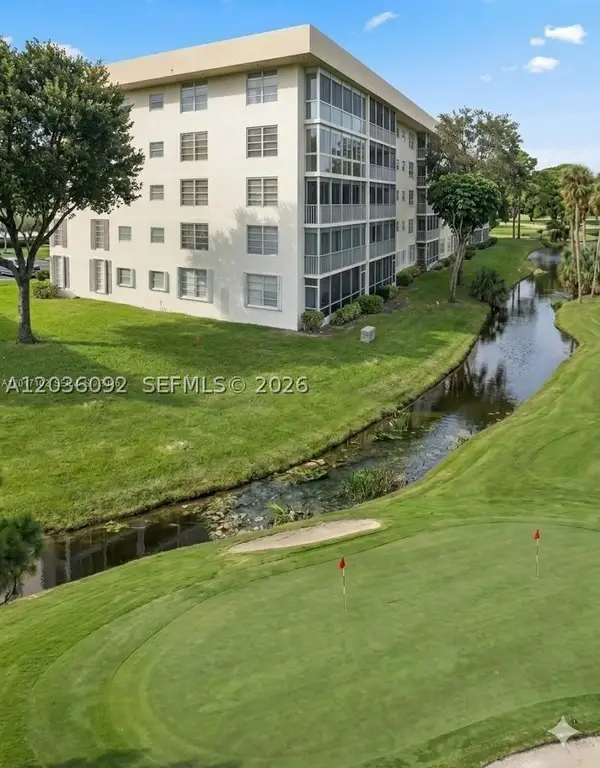 3051 S Palm Aire Dr #102, Pompano Beach, FL 33069