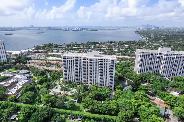 1000 Quayside Ter #411, Miami, FL 33138