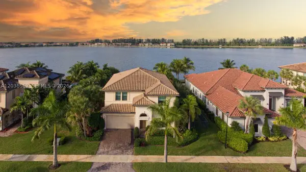 8725 Parkland Bay Dr, Parkland, FL 33076
