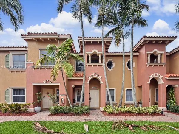 10573 SW 6th St #1206, Pembroke Pines, FL 33025