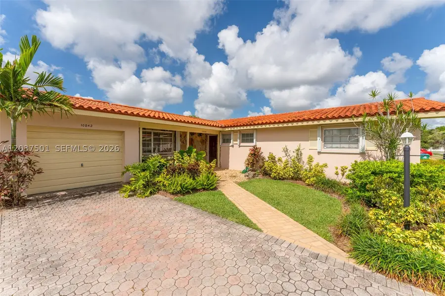 10842 SW 33rd St, Miami, FL 33165 - #2