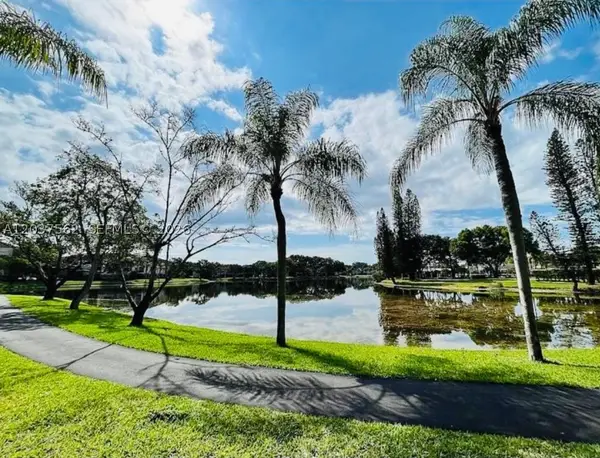 4400 NW 30th St #326, Coconut Creek, FL 33066