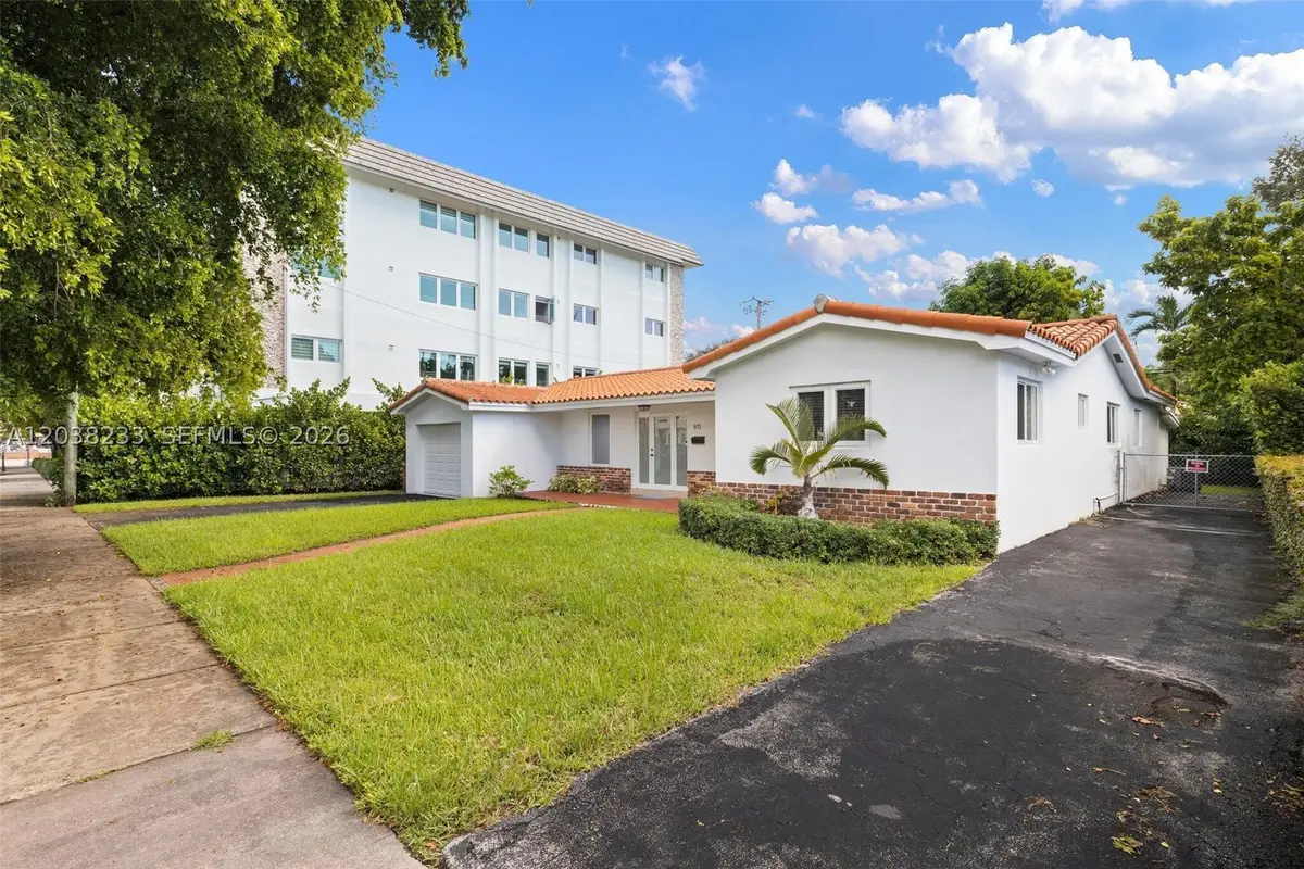 811 Capri St, Coral Gables, FL 33134 - #1