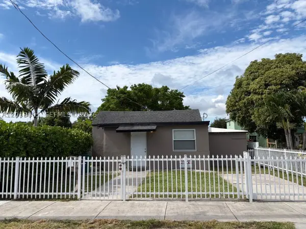 2154 NW 50th St, Miami, FL 33142