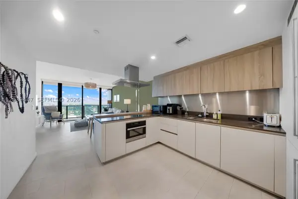 1000 Brickell Plz #4704, Miami, FL 33131