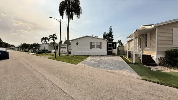 8631 SW 18th Pl, Davie, FL 33324