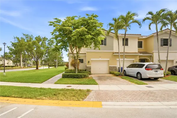 324 NE 194th Ln, Miami, FL 33179