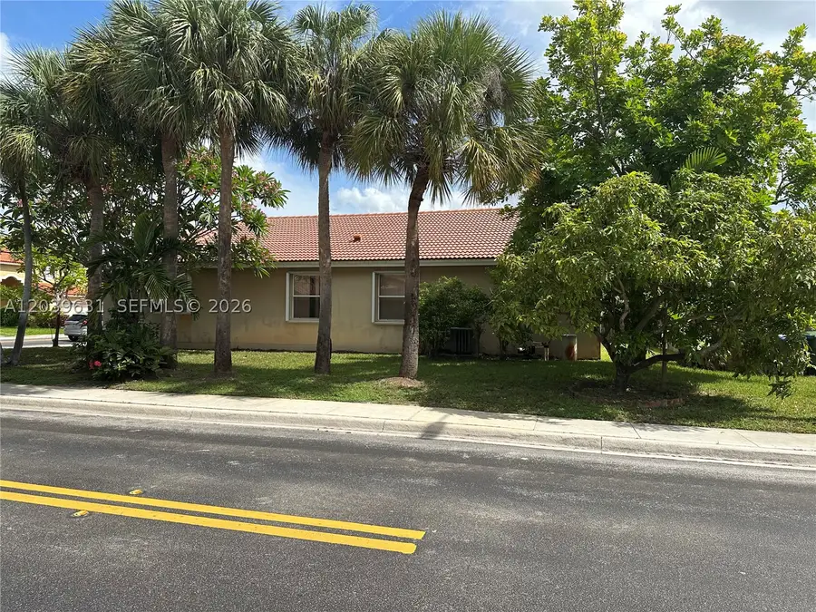 1579 SW 105th Ave, Pembroke Pines, FL 33025 - #3