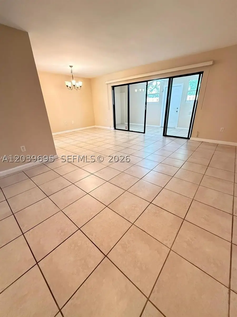 3301 Raleigh St #4D, Hollywood, FL 33021 - #3