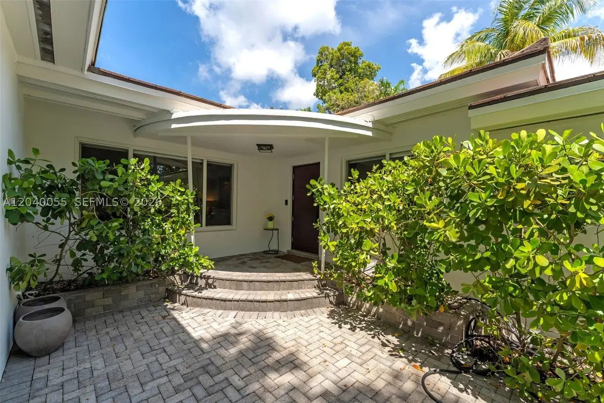 8 Pinta Rd, Miami, FL 33133 - #1