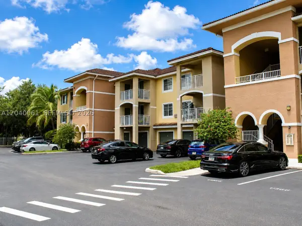 6458 Emerald Dunes Dr #303, West Palm Beach, FL 33411
