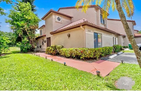 3539 W Inverrary Blvd W, Lauderhill, FL 33319