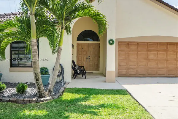 124 Preserve Dr, Royal Palm Beach, FL 33411