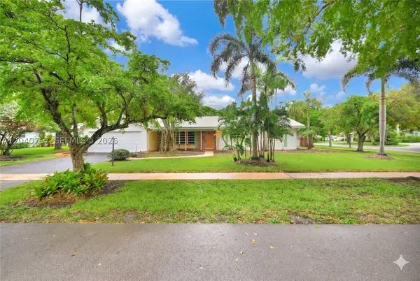600 Petunia Dr, Plantation, FL 33317