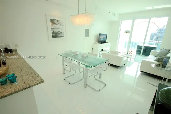 950 Brickell Bay Dr #4701, Miami, FL 33131