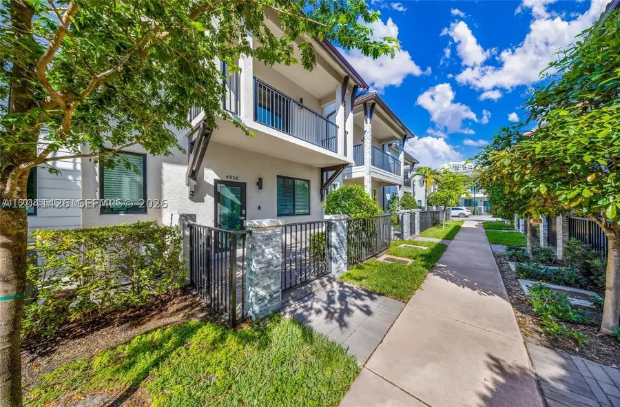 4856 NW 83rd Pkwy, Doral, FL 33166 - #2