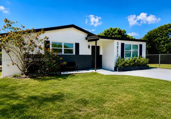 5832 Wiley St, Hollywood, FL 33023