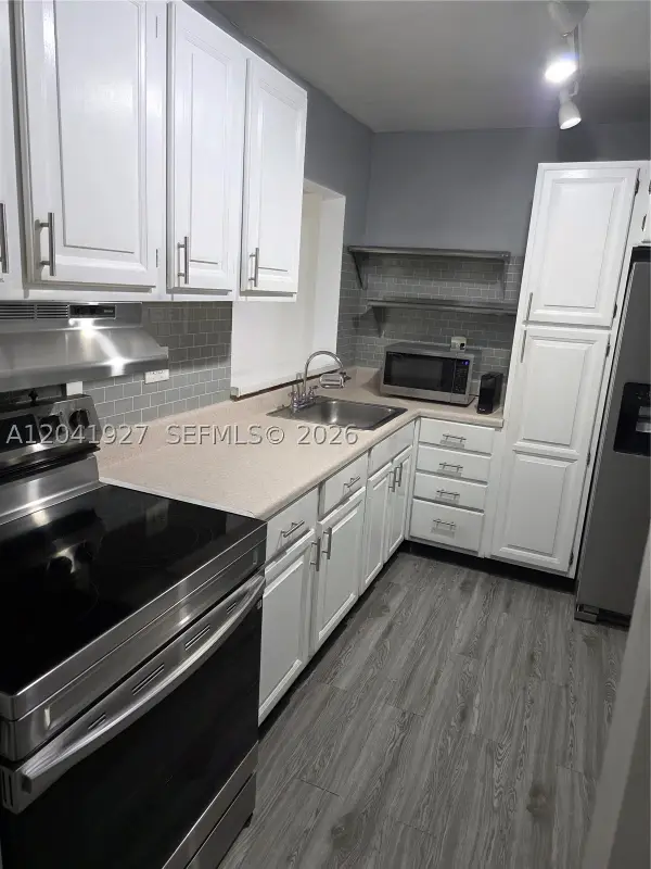 8065 SW 107th Ave #202, Miami, FL 33173