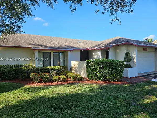 10301 Greenbriar Ct, Boca Raton, FL 33498