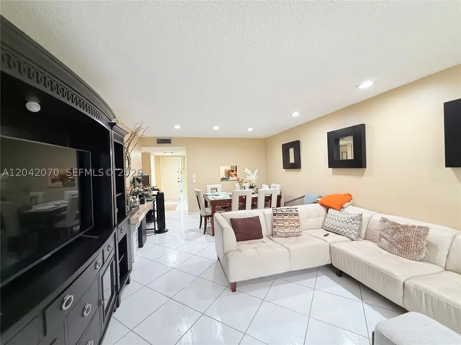 8931 N New River Canal Rd #2B, Plantation, FL 33324 - #3