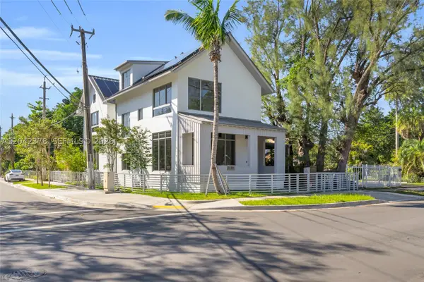 3204 Plaza St, Miami, FL 33133