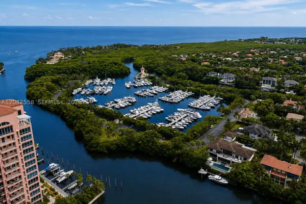 35 Edgewater Dr #107, Coral Gables, FL 33133