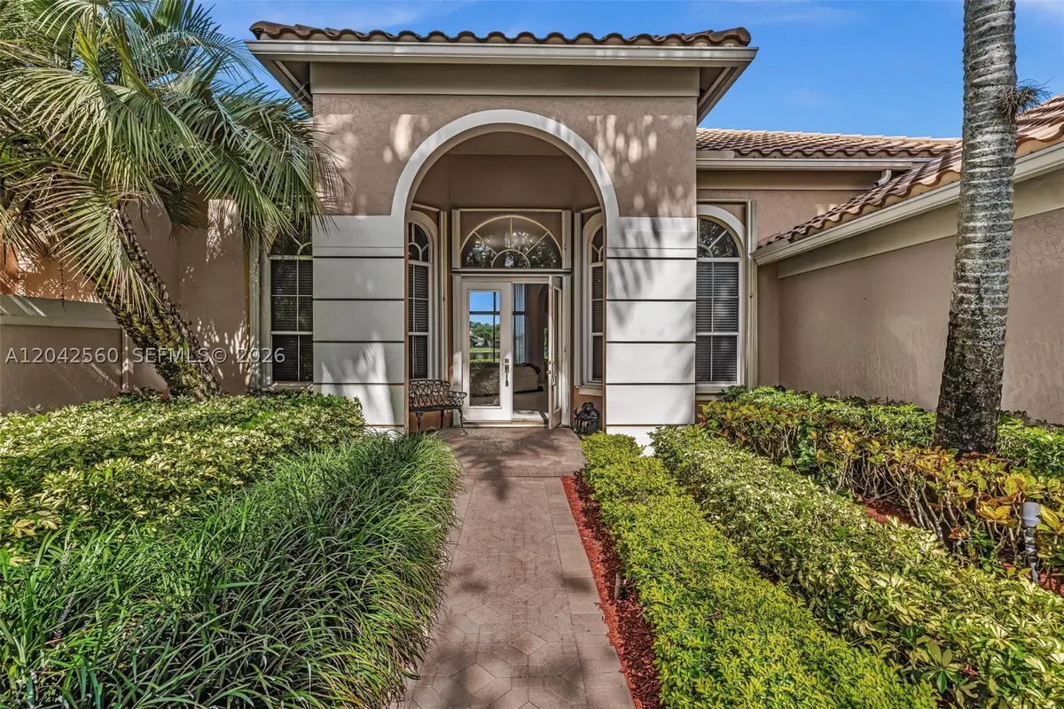 2733 Meadowood Dr, Weston, FL 33332 - #1